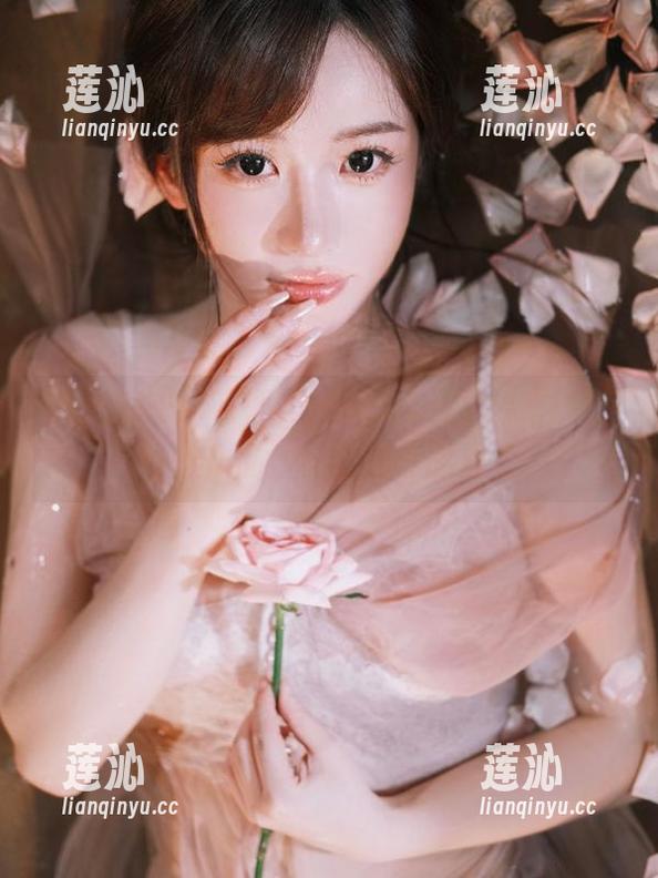 图片解密：花リリ(Plant Lily)的裤里丝作品如何打动你的心